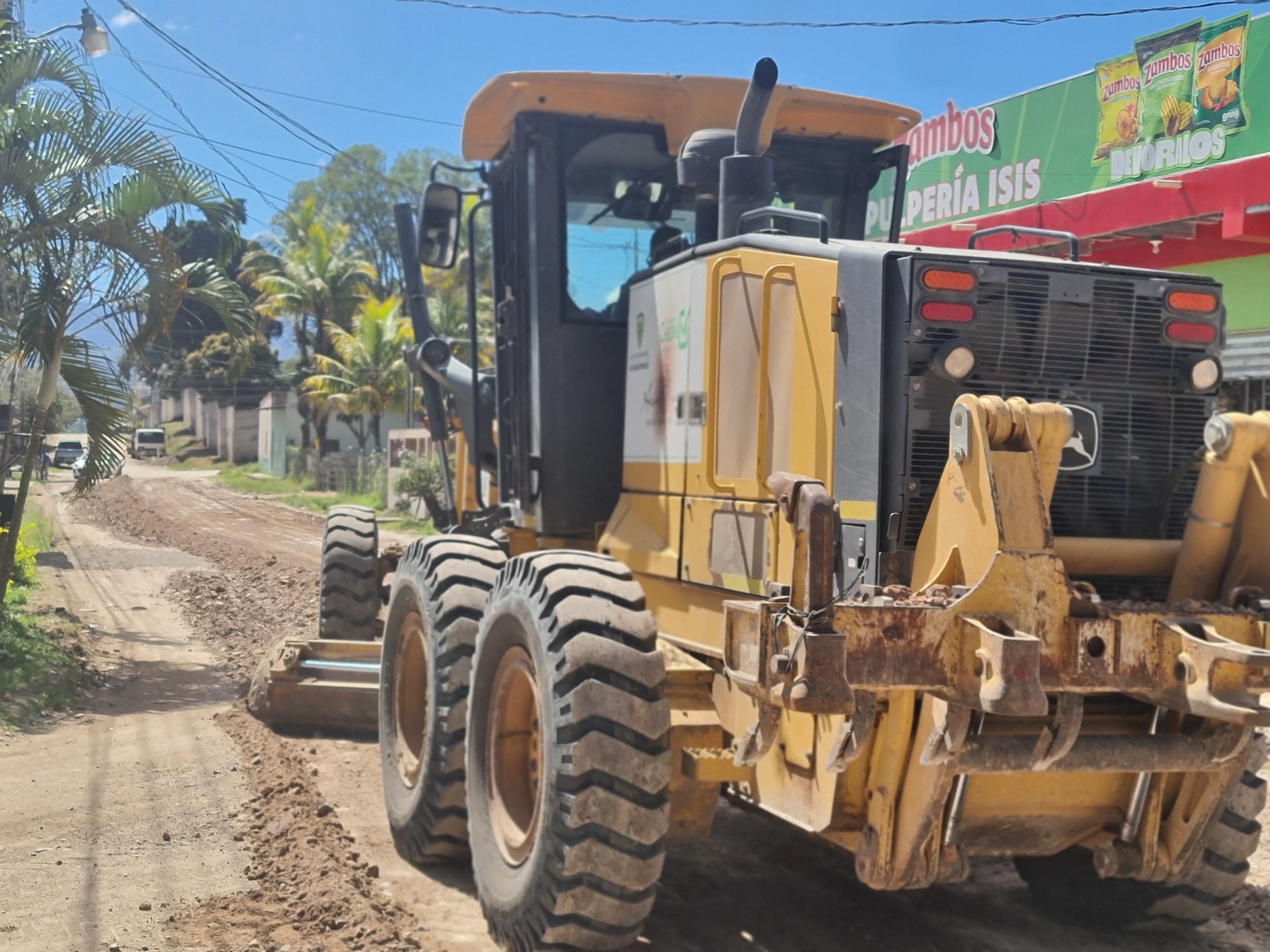 Continuamos con la reparación de vías no pavimentada en nuestro Municipio