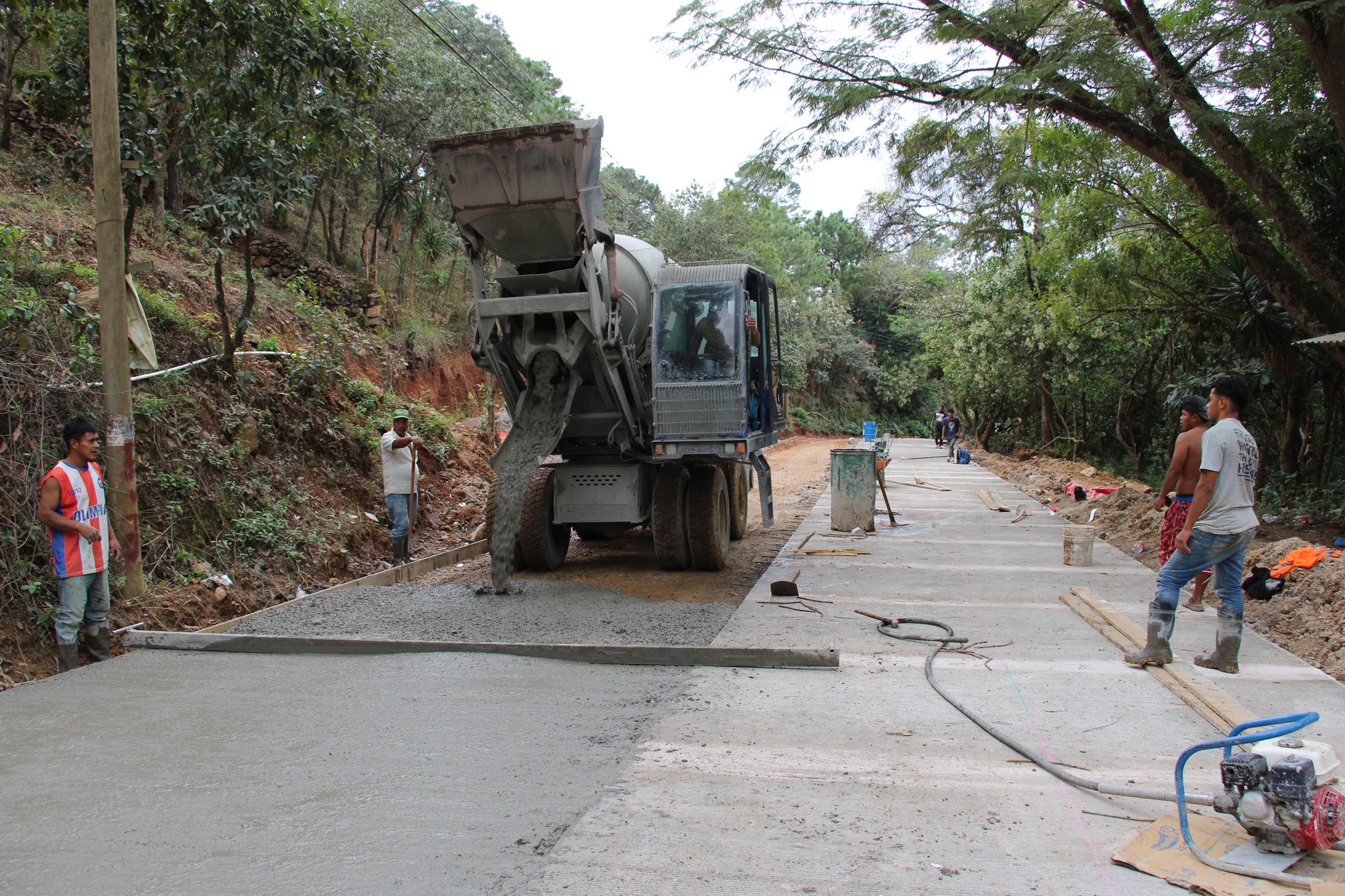 Alcaldía de Comayagua pavimenta calle principal de la comunidad de El Volcán