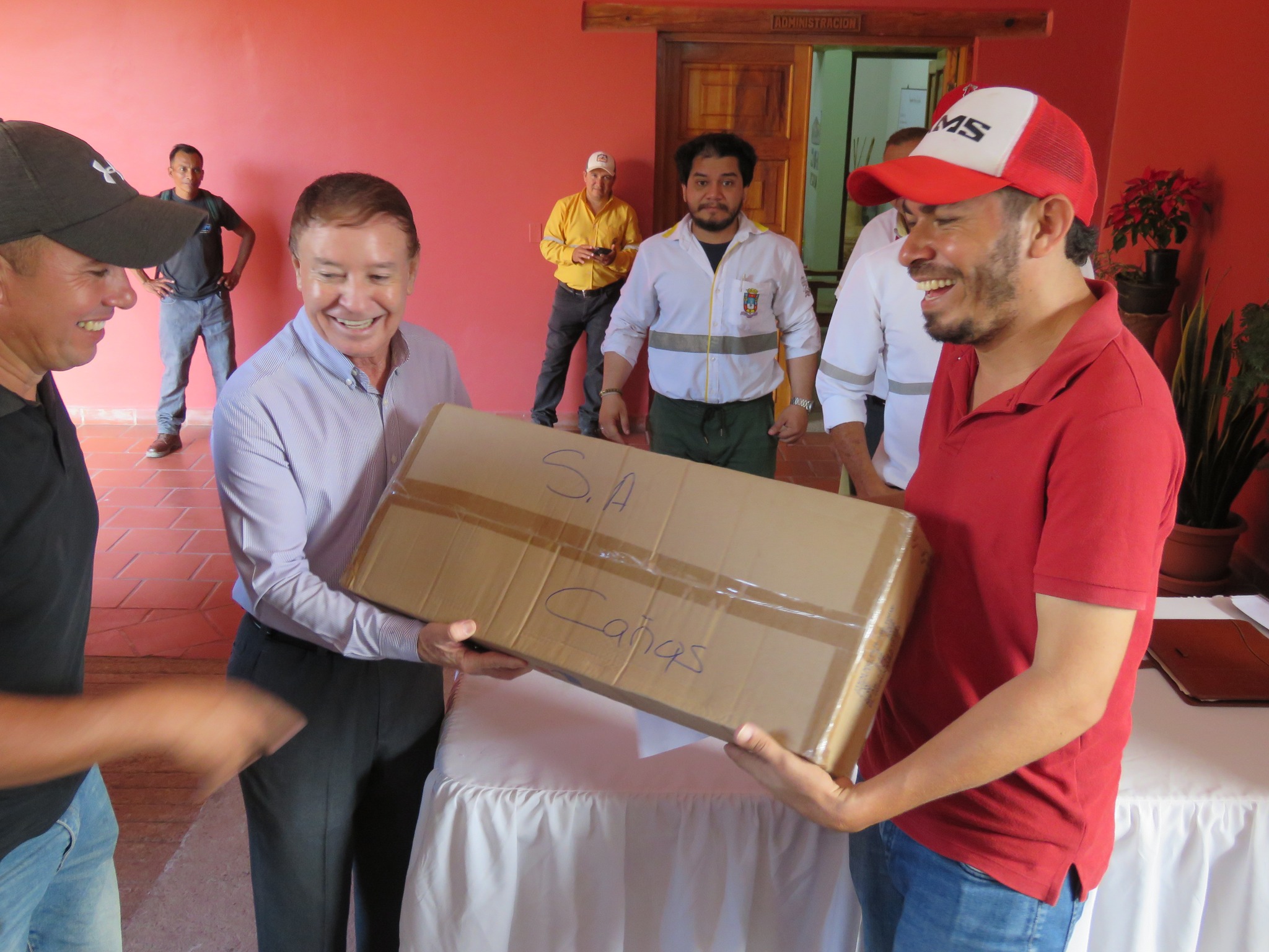 Alcaldía de Comayagua ha entregado más de 500 lámparas led para el alumbrado público en los últimos meses