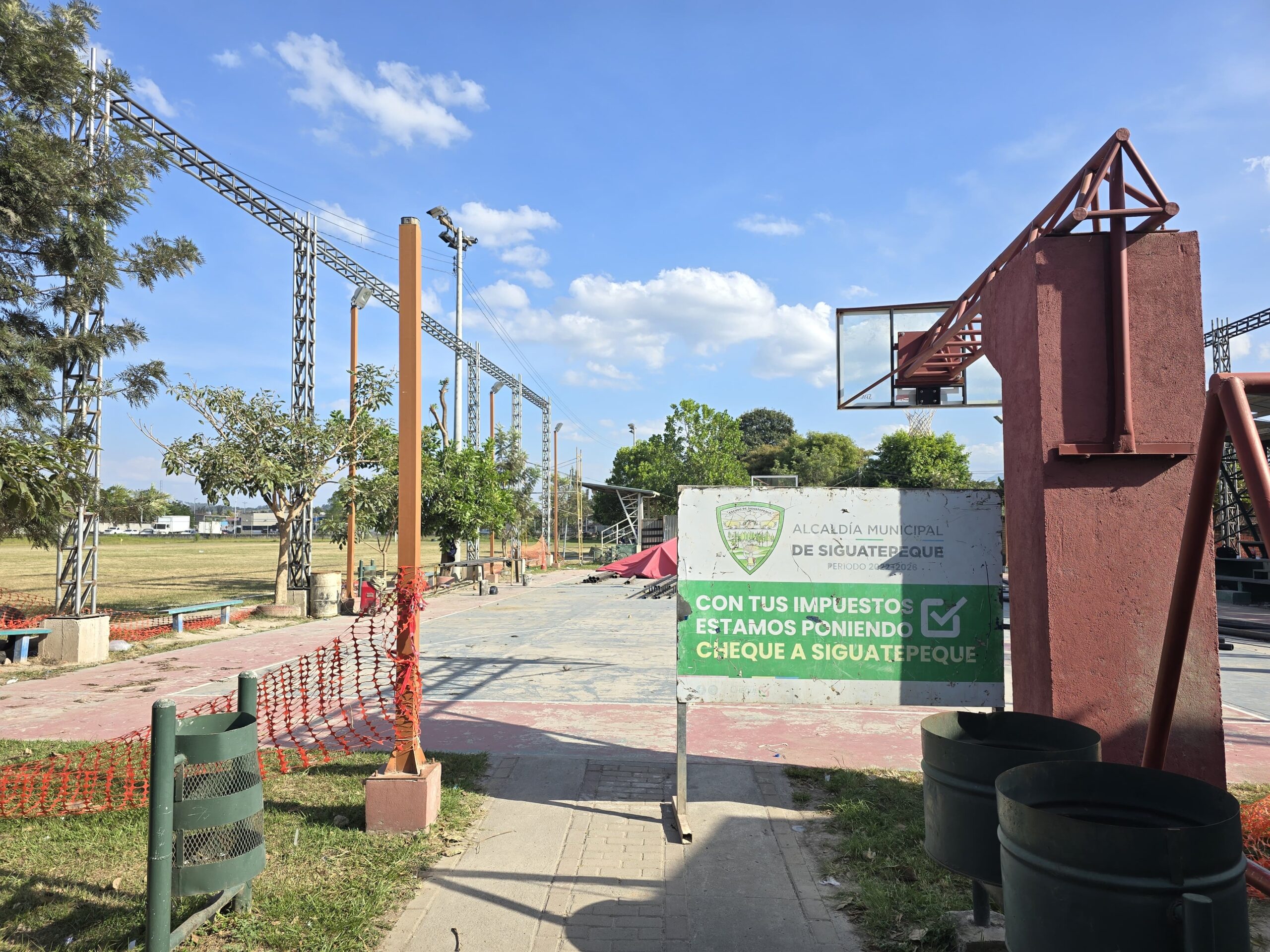 ¡El trabajo no se detiene! Seguimos avanzando en el techado de la cancha de la Pista