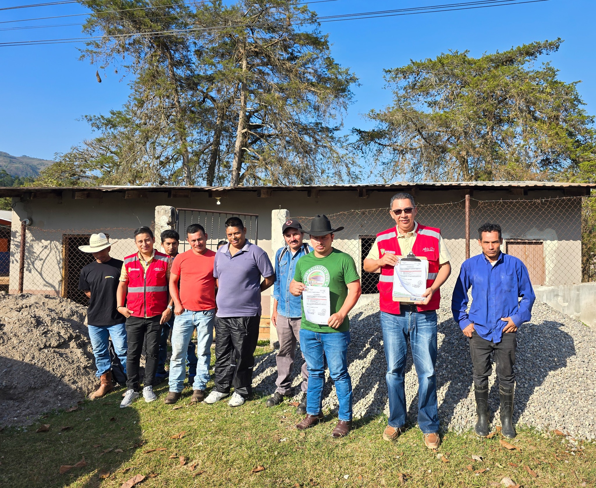 Entrega de Materiales para Reparación de Alcantarillas en Guarajao Viejo