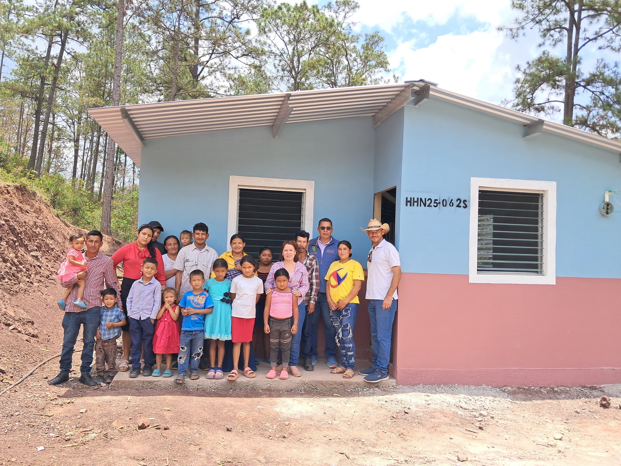 Cinco nuevos hogares entregados,cinco nuevas historias en Guarajao