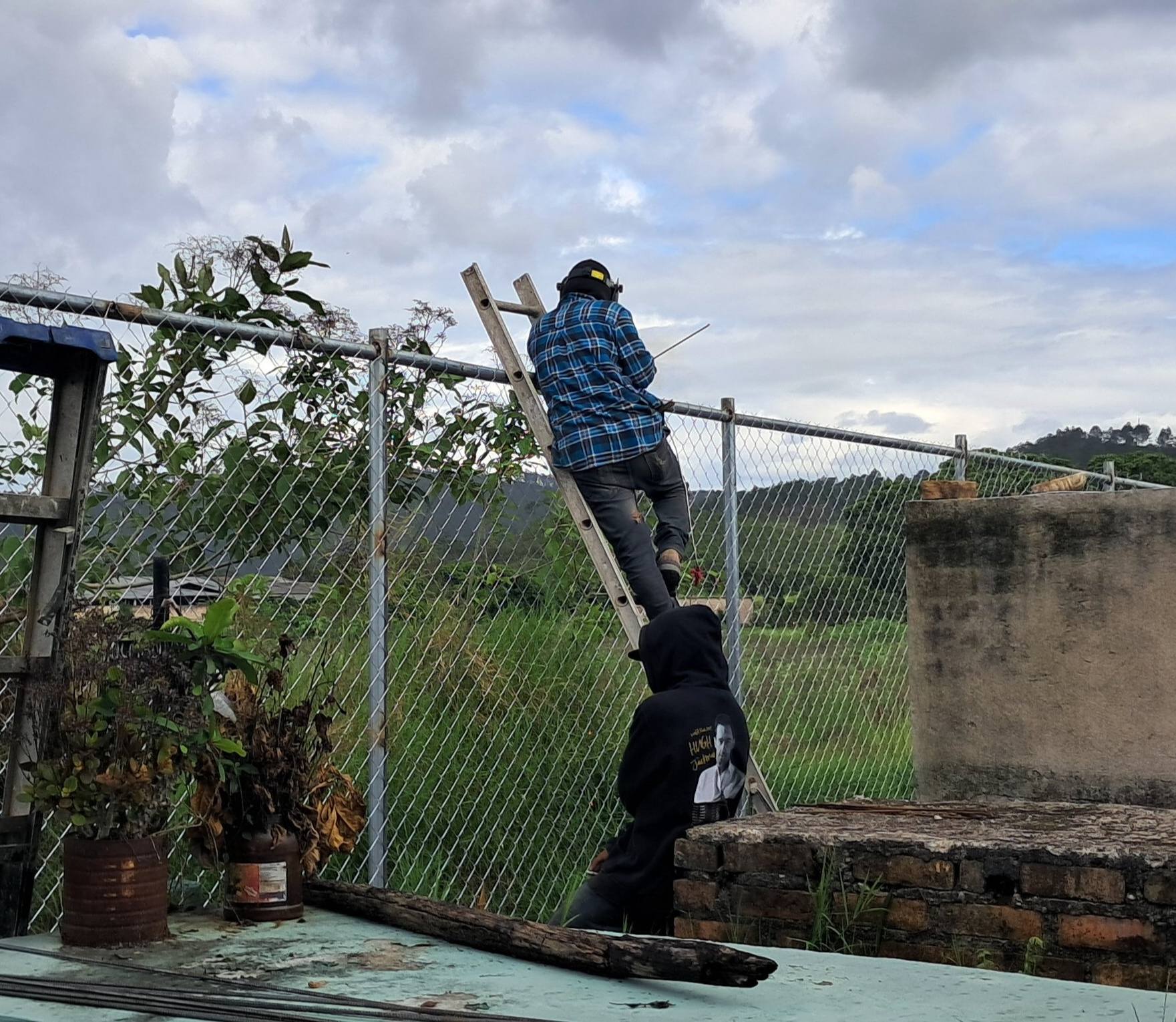 Avanza construcción de la cerca perimetral en el Cementerio Las Mercedes