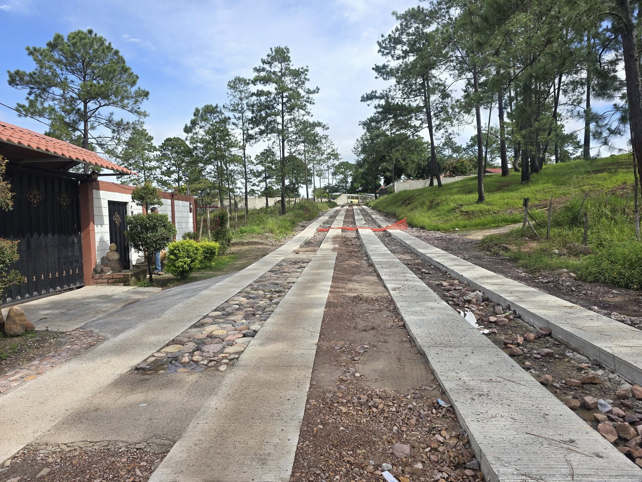 Pronto las huellas de concreto en San Fernando estarán finalizadas
