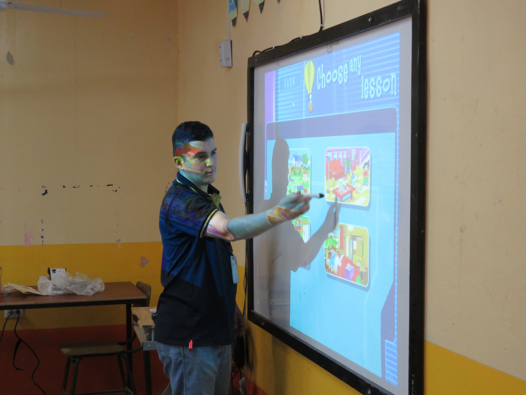 Alcaldía de Comayagua apuesta por una educación bilingüe y tecnológica en el municipio