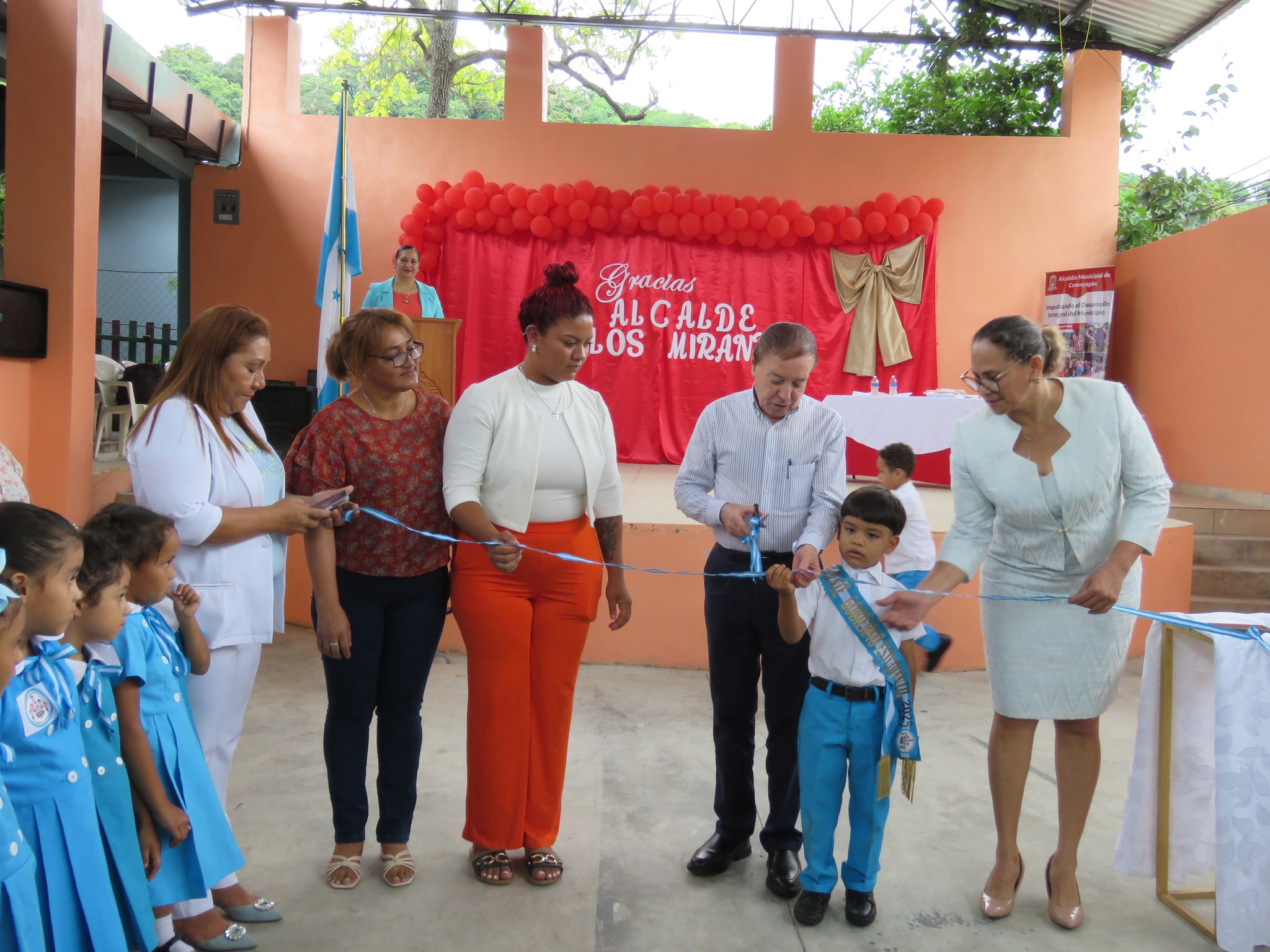 Alcalde Carlos Miranda inaugura amplio y digno Auditorio en el Kínder Eva María Bulnes del Barrio San Antonio de La Sabana