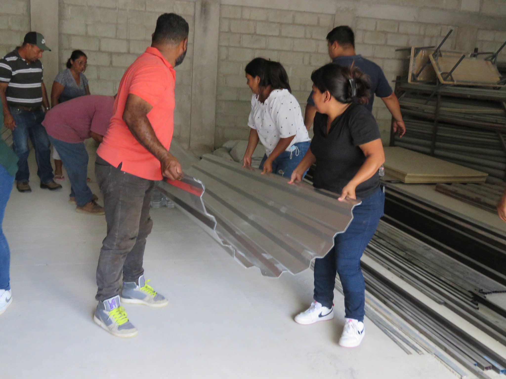 Alcaldía de Comayagua beneficia a familias con materiales para mejoramiento de viviendas afectadas por las fuertes lluvias