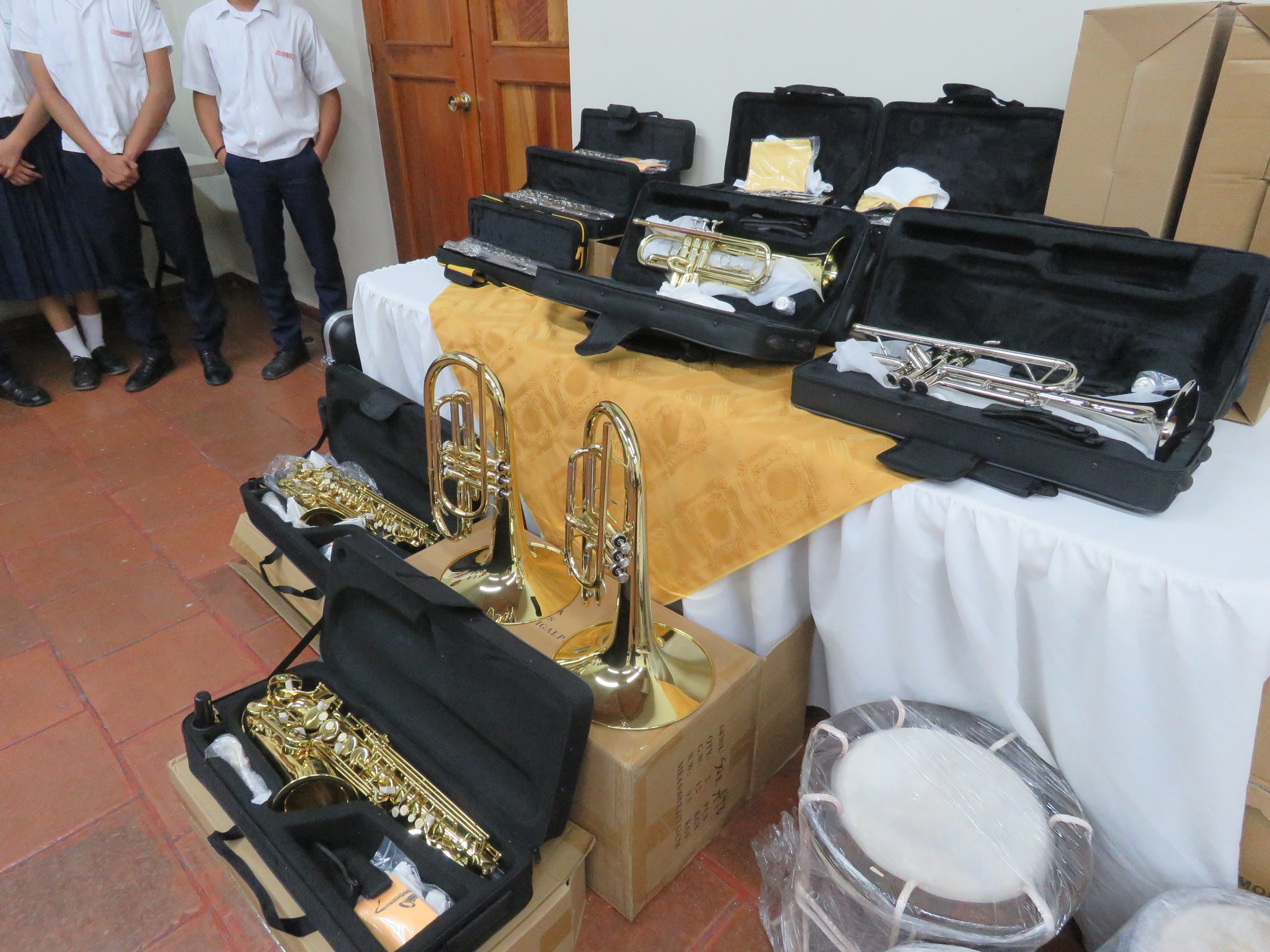 Alcaldía de Comayagua entrega instrumentos musicales a la Banda Marcial del Instituto León Alvarado