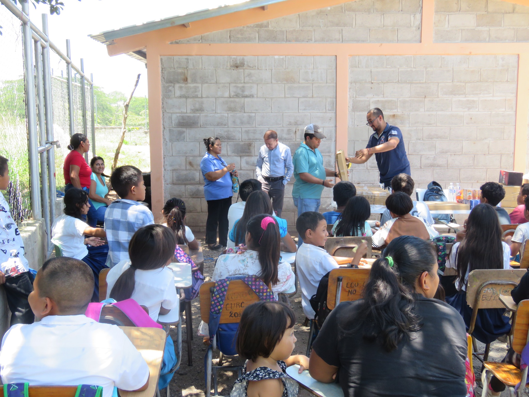 Alcaldía de Comayagua construye aula escolar y cerca perimetral en Escuela de la Colonia Villas Universitarias