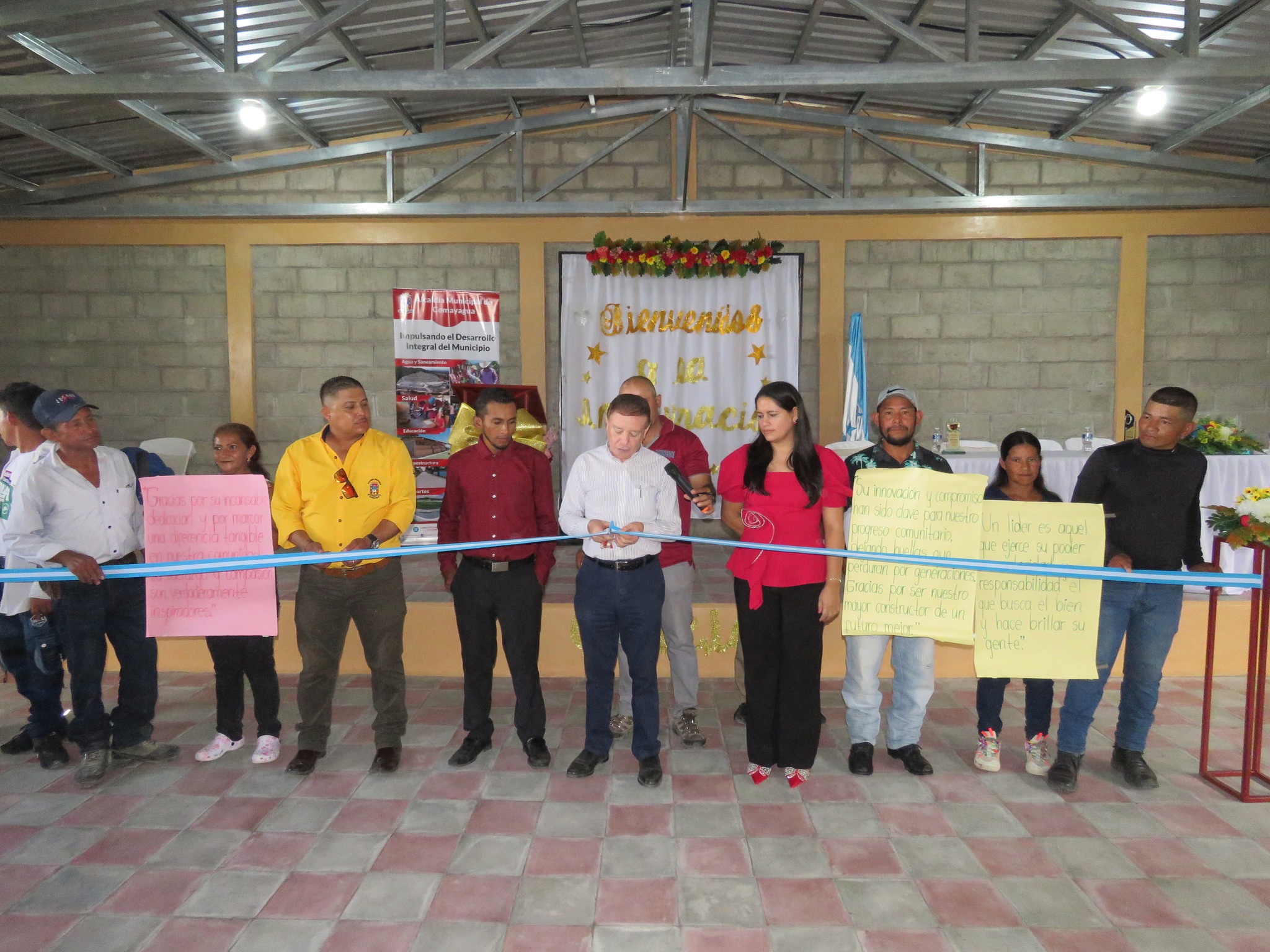 Alcalde Carlos Miranda inaugura un amplio y digno Centro Comunal en la comunidad de La Escalera